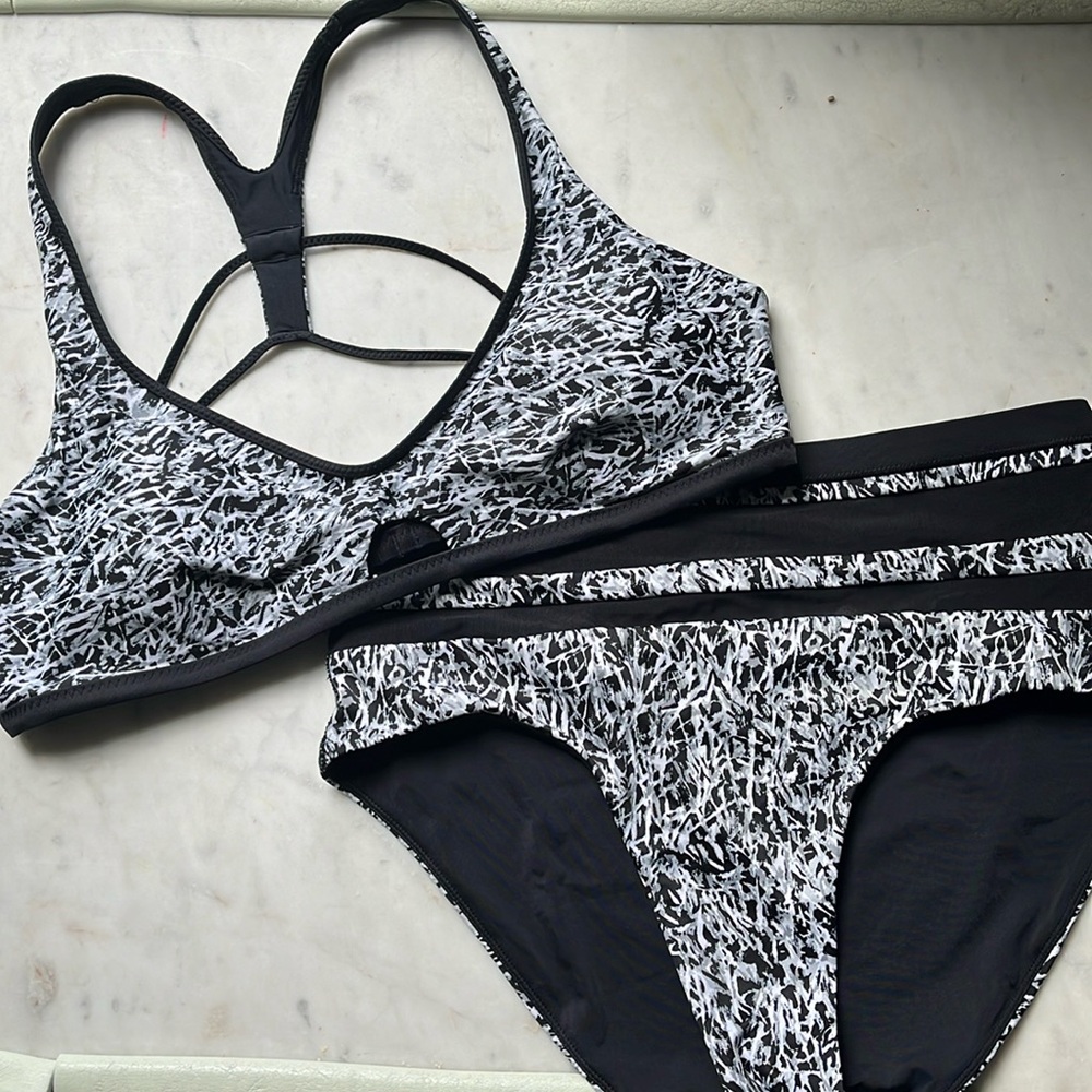 Lululemon Go With The Flow Bikini Set (Reversible)